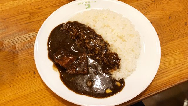 神保町の「共栄堂」のスマトラカレーが独特の味付けのカレーで癖になる! 神保町の「共栄堂」のスマトラカレーが独特の味付けのカレーで癖になる!