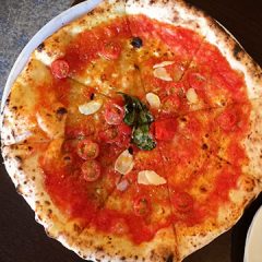 目黒本町のPizzeria la Rossaで石釜焼きの本格的なピザを食べてきました！