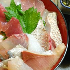 鴨川旅行記3・「船よし」なら大ボリュームの”おらが丼”と海鮮定食が食べられる