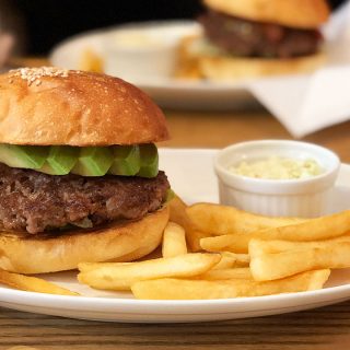 関連記事『武蔵小山のペットもOKのハンバーガー屋「Sherry’s Burger Cafe」のハンバーガーが絶品すぎる！』のサムネイル画像