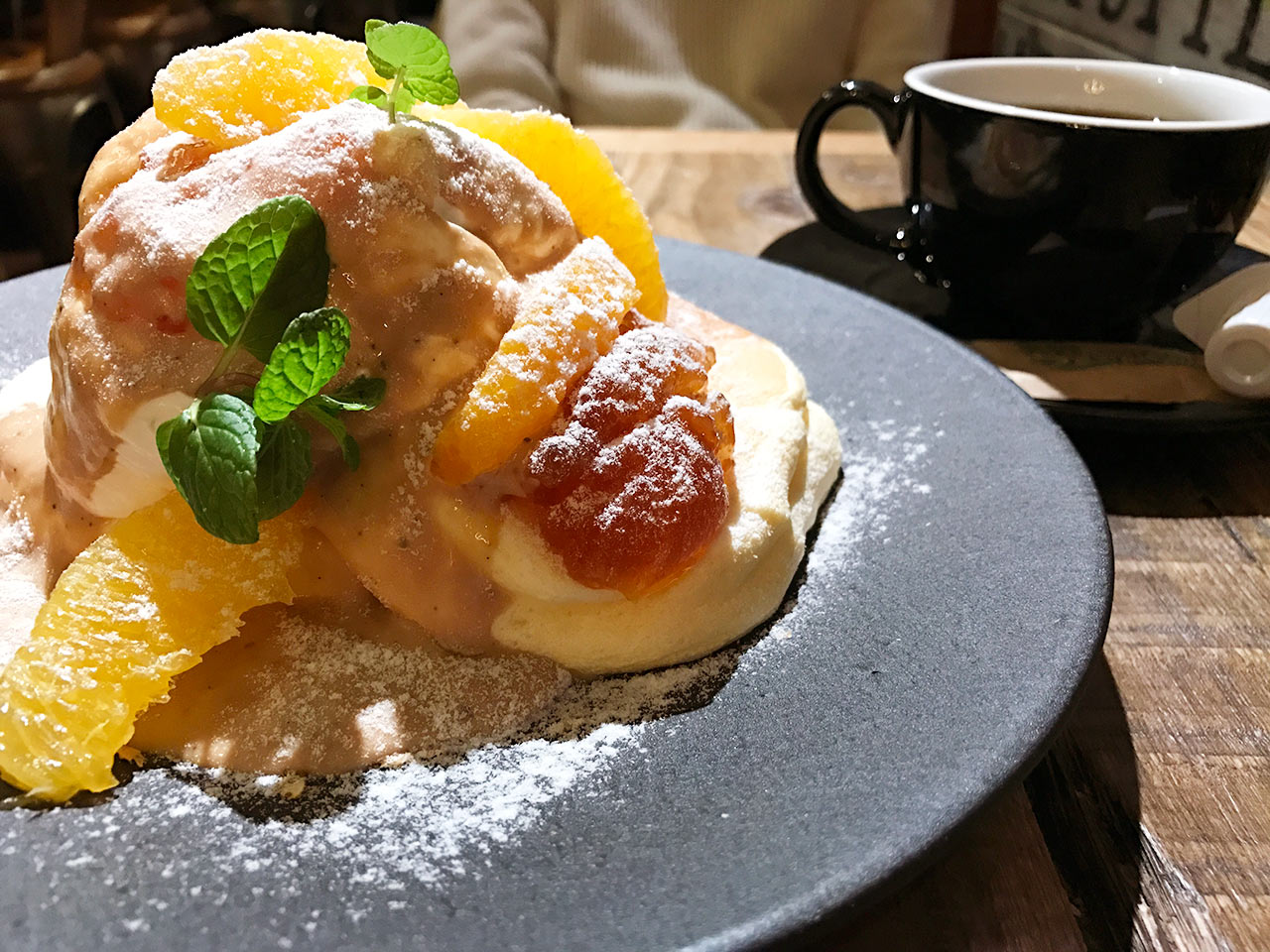 渋谷ESPRESSO D WORKSの紅茶とオレンジのスフレパンケーキ