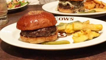 恵比寿「ブラッカウズ」の黒毛和牛100％のハンバーガーが肉感すごくてうますぎ！