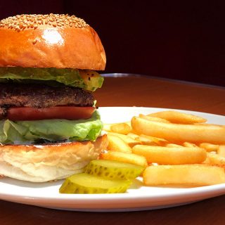 関連記事『BROZERS'(ブラザーズ)のハンバーガーが絶品！綺麗に畳まれたレタスから伝わる職人的なハンバーガー！』のサムネイル画像