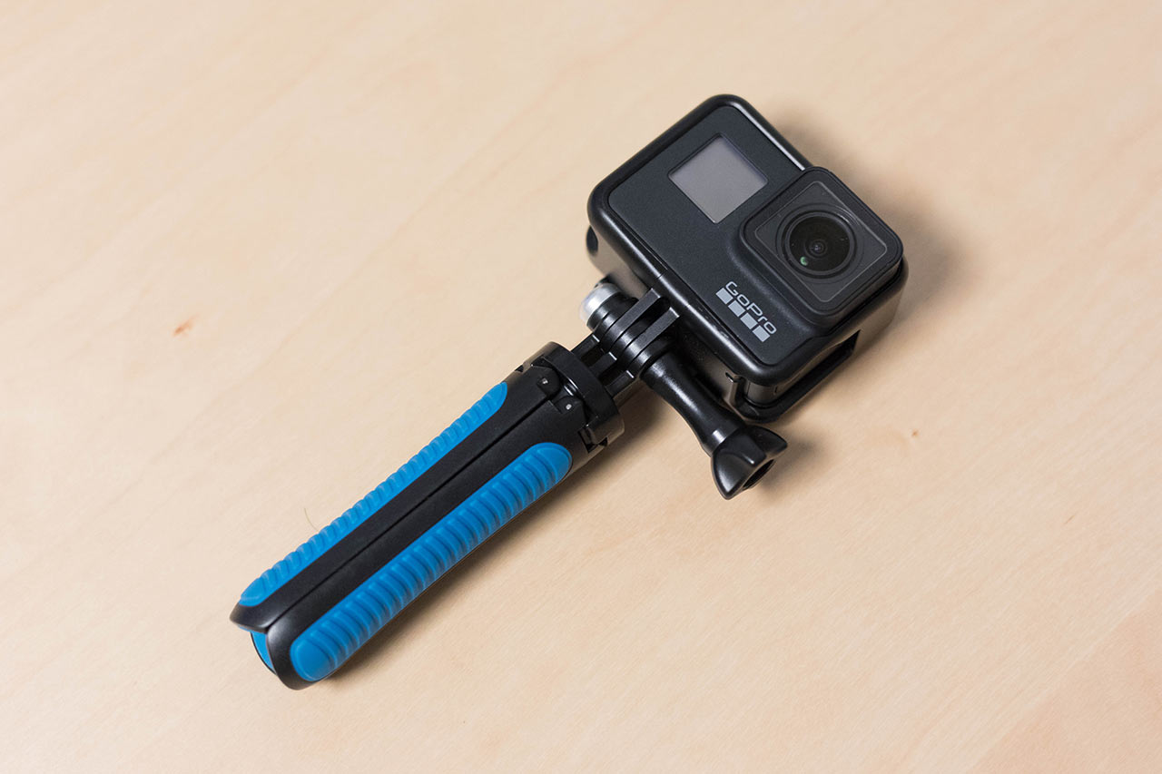 GoPro用のハンドグリップが便利！自撮り棒としてもミニ三脚としても 