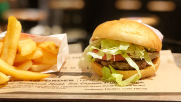 渋谷にある「FATBURGER(ファットバーガー)」でジャンクなハンバーガーをいただきました