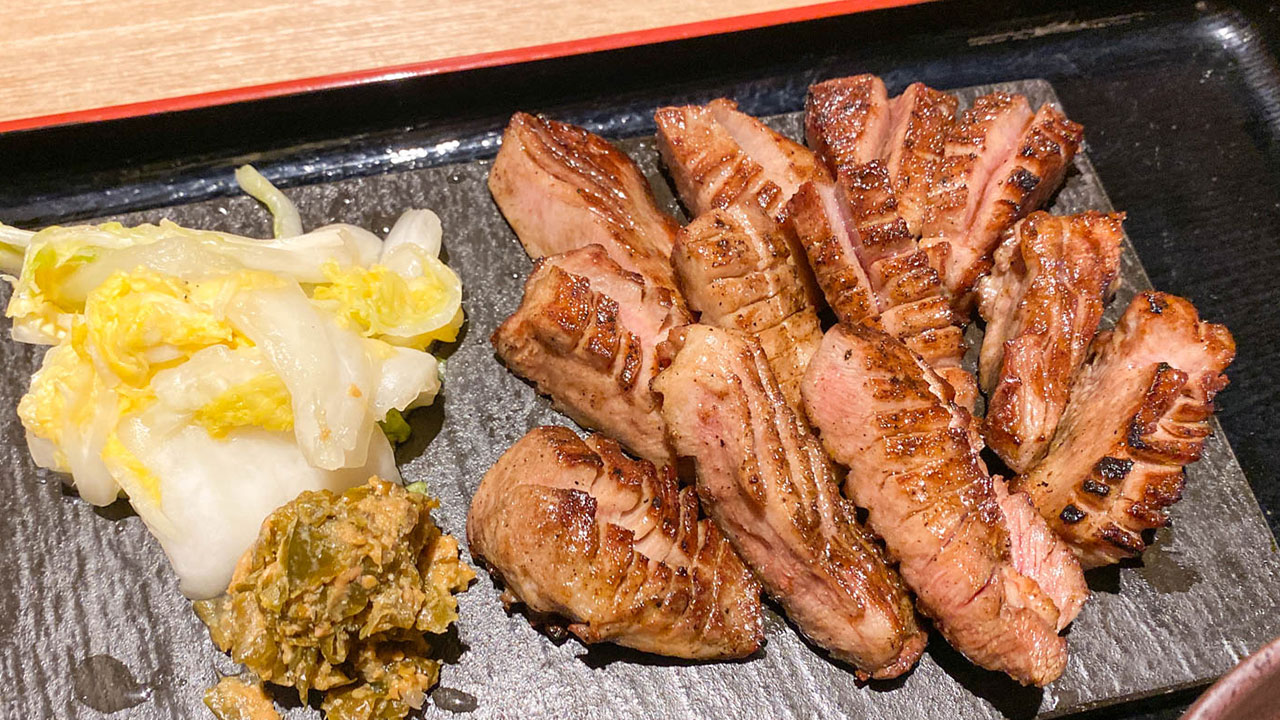 横浜発の牛タン屋「濱たん」の極上厚切り牛たん炭焼定食が厚いのに柔らかくて最高でした！