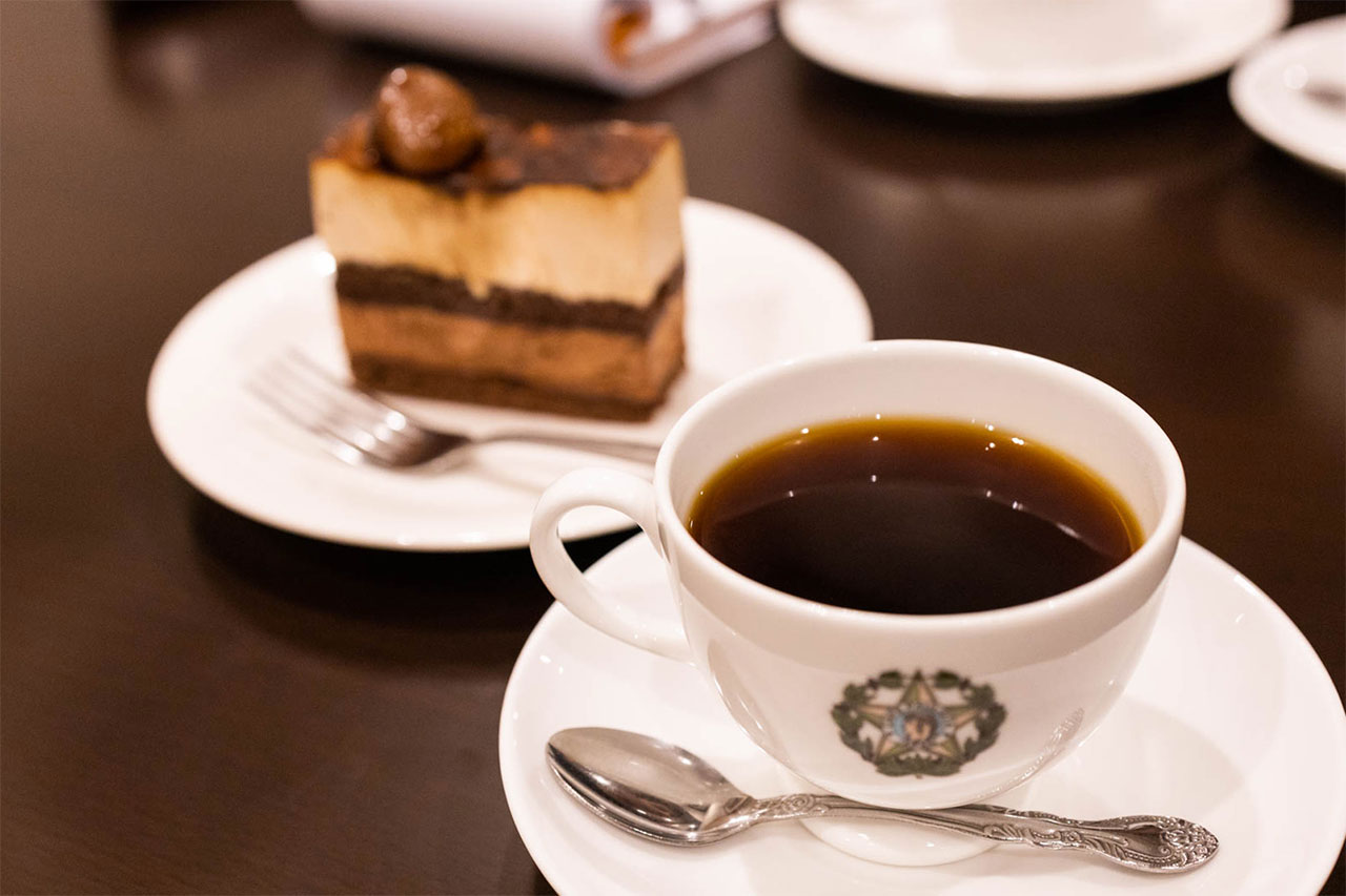 カフェーパウリスタのコーヒーとケーキ