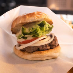 バランスの良いハンバーガー！下北沢「EIGHT BURGER’s TOKYO」のエイトスタンダードバーガー