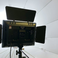 生配信や動画撮影にはカメラよりまず照明機材を整える方が安価にクオリティをあげられる