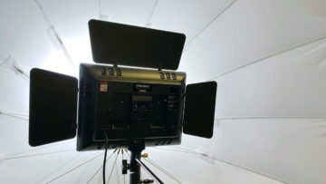 生配信や動画撮影にはカメラよりまず照明機材を整える方が安価にクオリティをあげられる