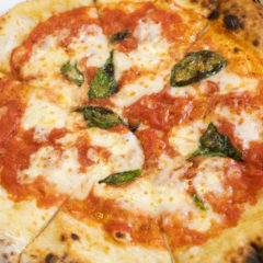西小山「Pizzeria 244」のピザがテイクアウトでも十分うまい！石窯で焼いたピザを自宅で楽しめる！
