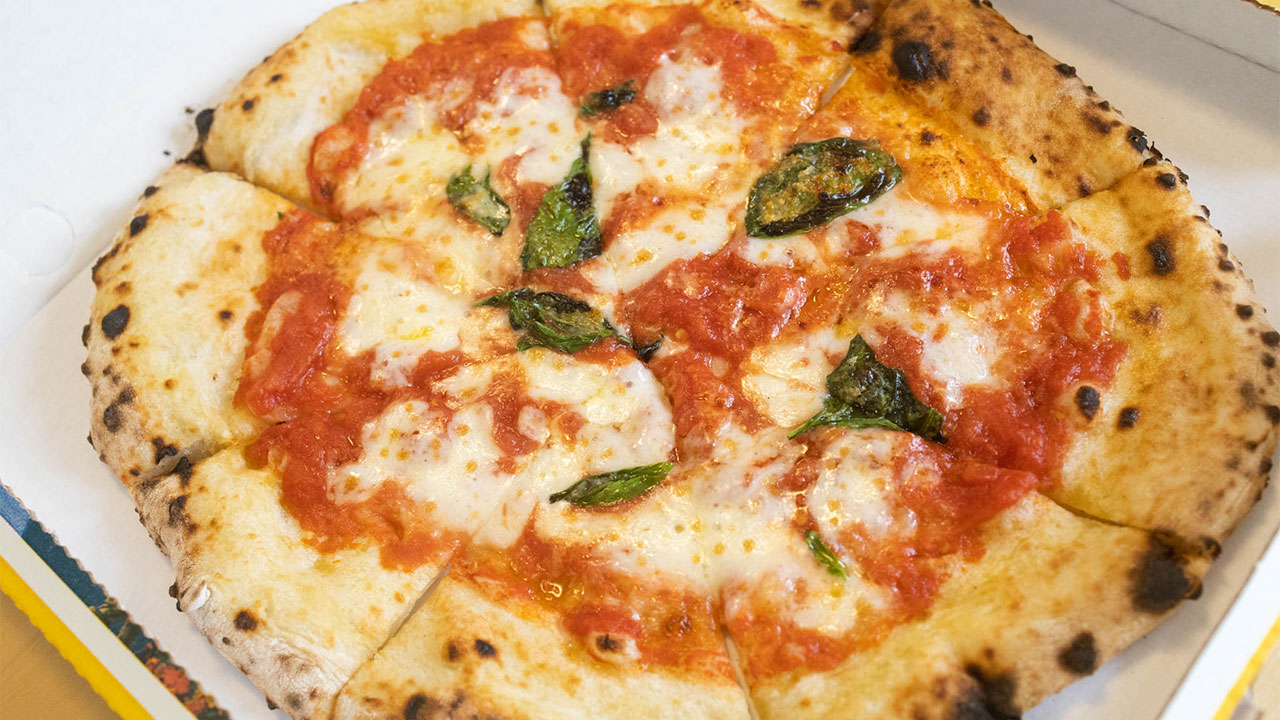 西小山「Pizzeria 244」のピザがテイクアウトでも十分うまい！石窯で焼いたピザを自宅で楽しめる！