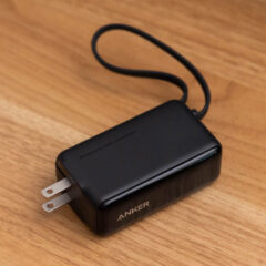 ケーブル付きのモバイルバッテリー「Anker Power Bank」が便利
