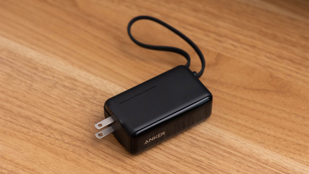 ケーブル付きのモバイルバッテリー「Anker Power Bank」が便利
