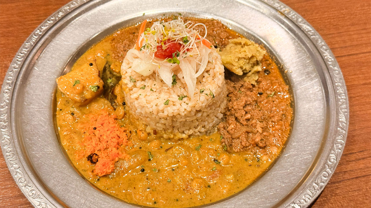 大阪駅「旧ヤム鐡道」が和風なインドカレーっていう感じで美味しかった