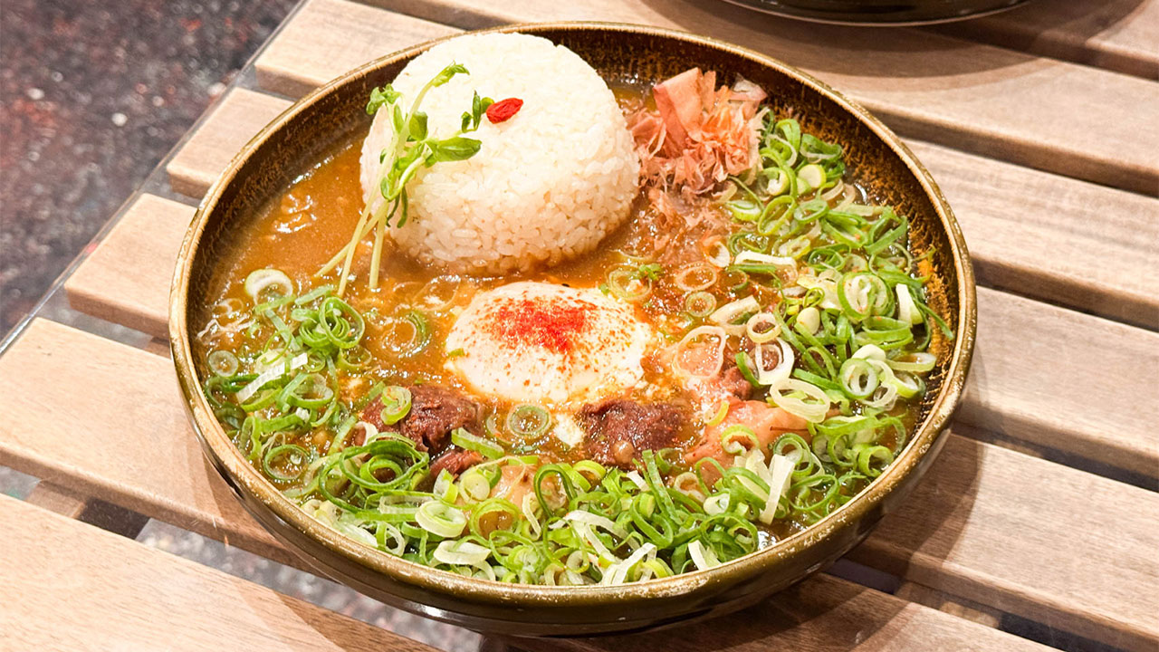 ジパングカリーカフェの牛すじカレーがうまかった