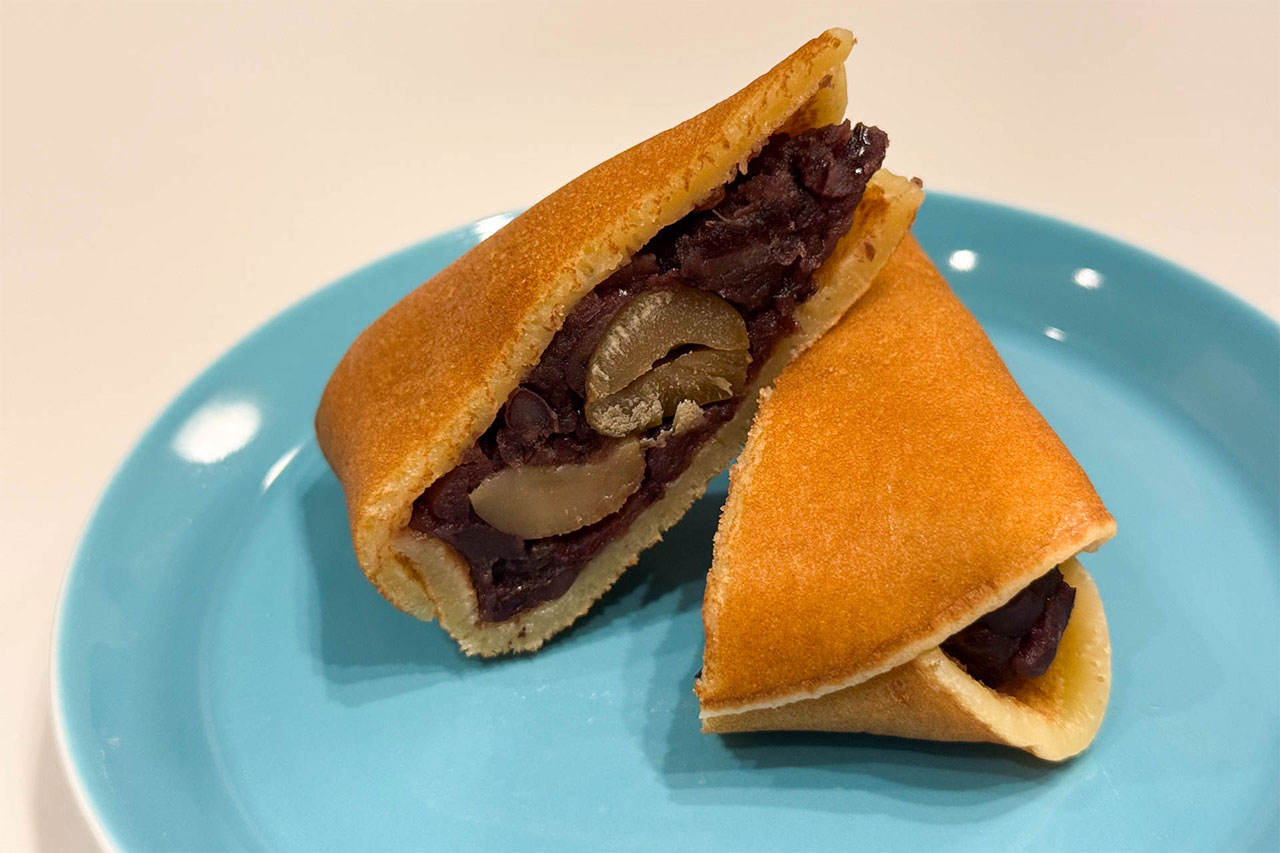 どら焼き専門店 MARUGOTOの栗どら焼きの断面