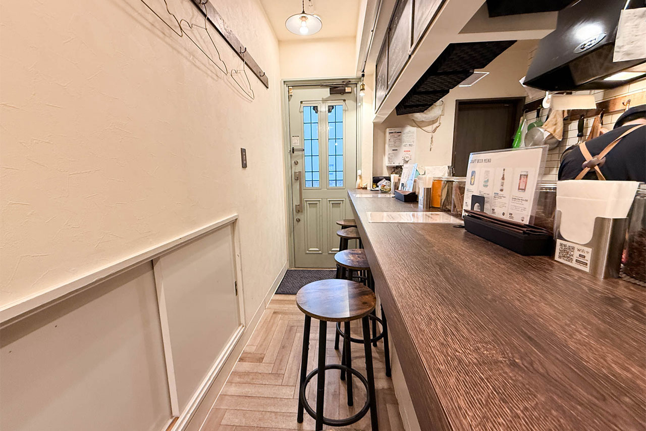 curry stand スパイスギャング店内のカウンター席