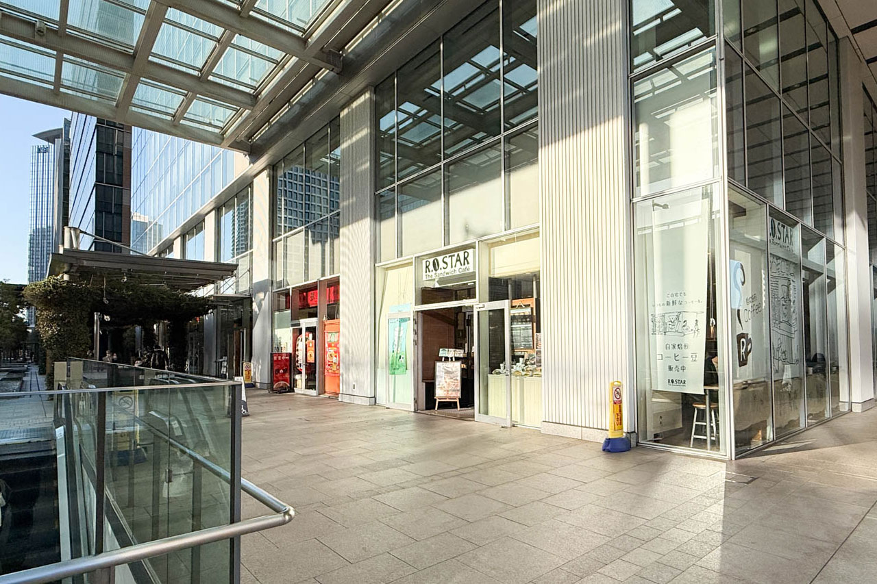 豊洲駅近くにあるカフェ R.O.STAR の外観