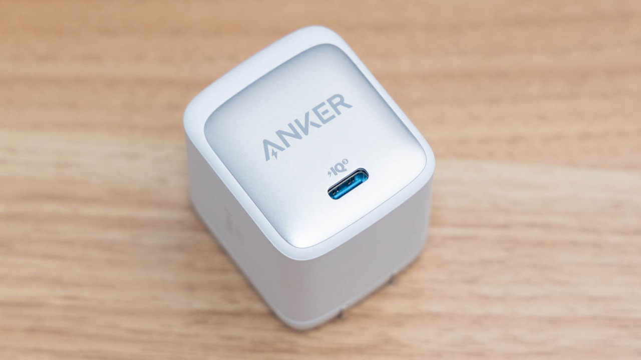 旅行用にMacBook Airを充電できる「Anker Nano II 65W」を購入！軽くて最高です！