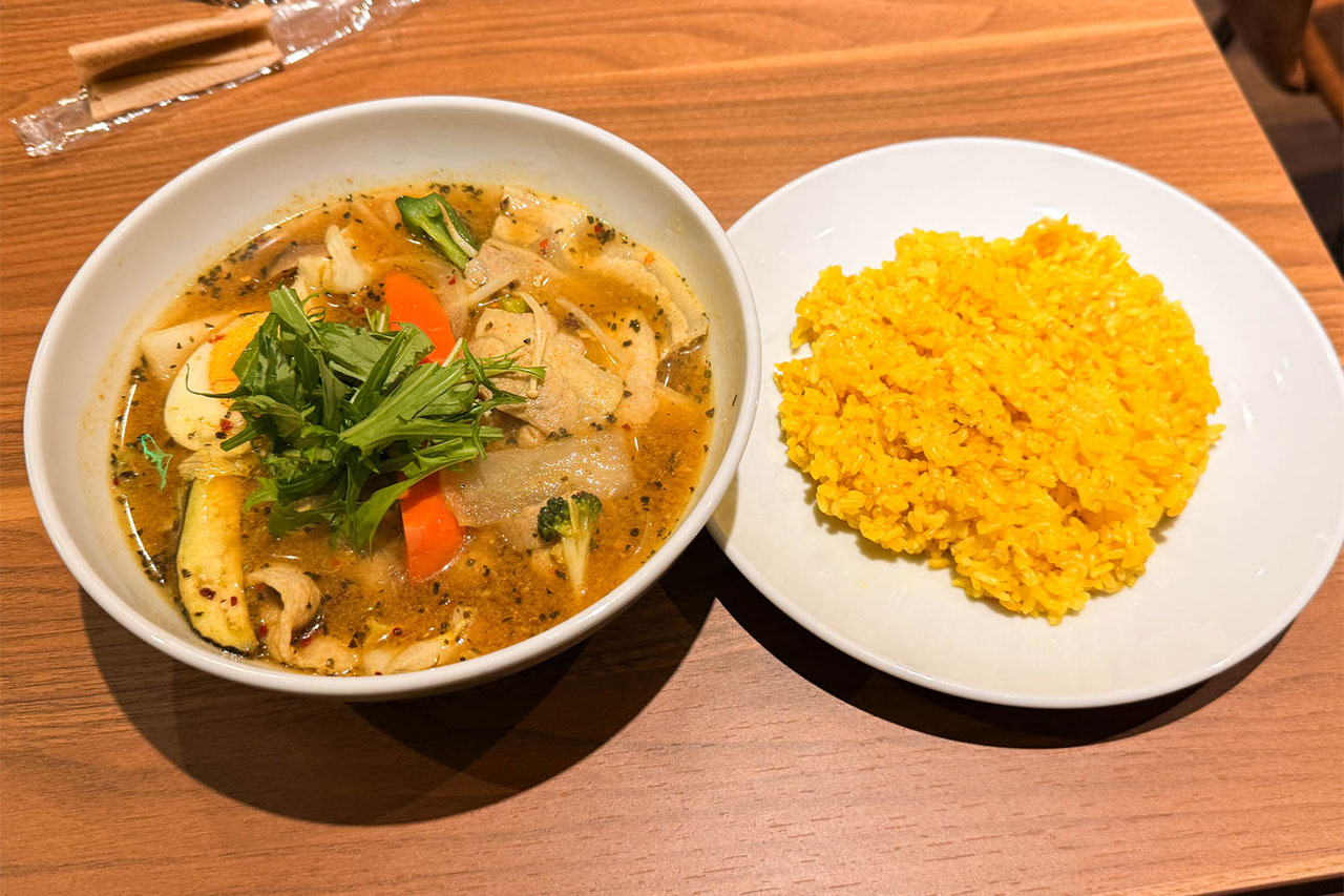 SHIBUYA SPICE 薬膳楽園の豚しゃぶカレーとご飯のセット