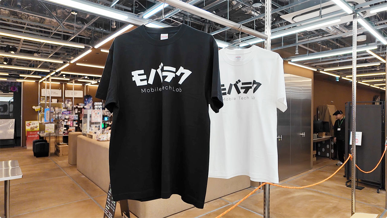 モバテク祭りで販売した白と黒のモバテクTシャツ