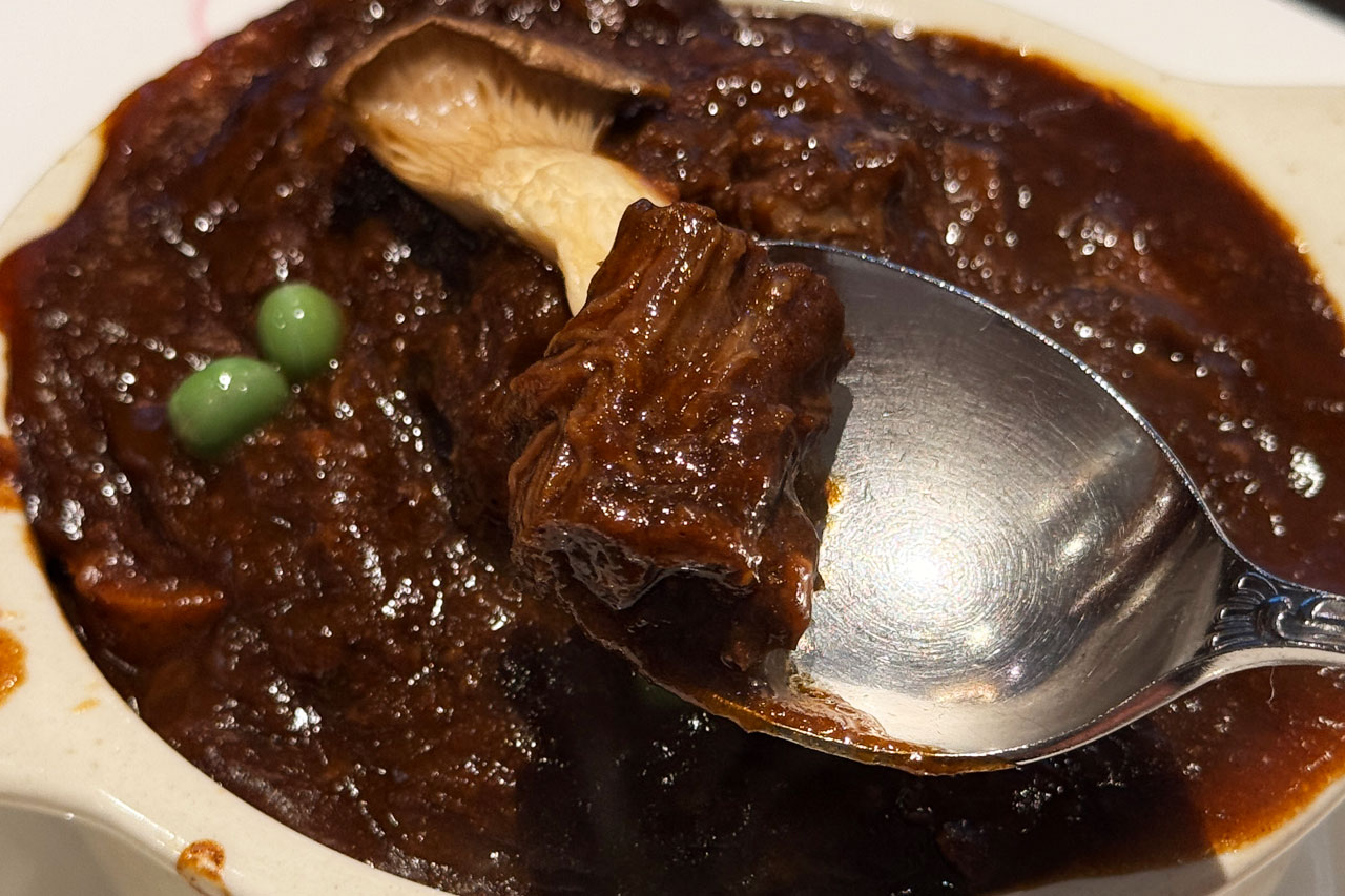 グリル小宝のビーフシチューの牛肉