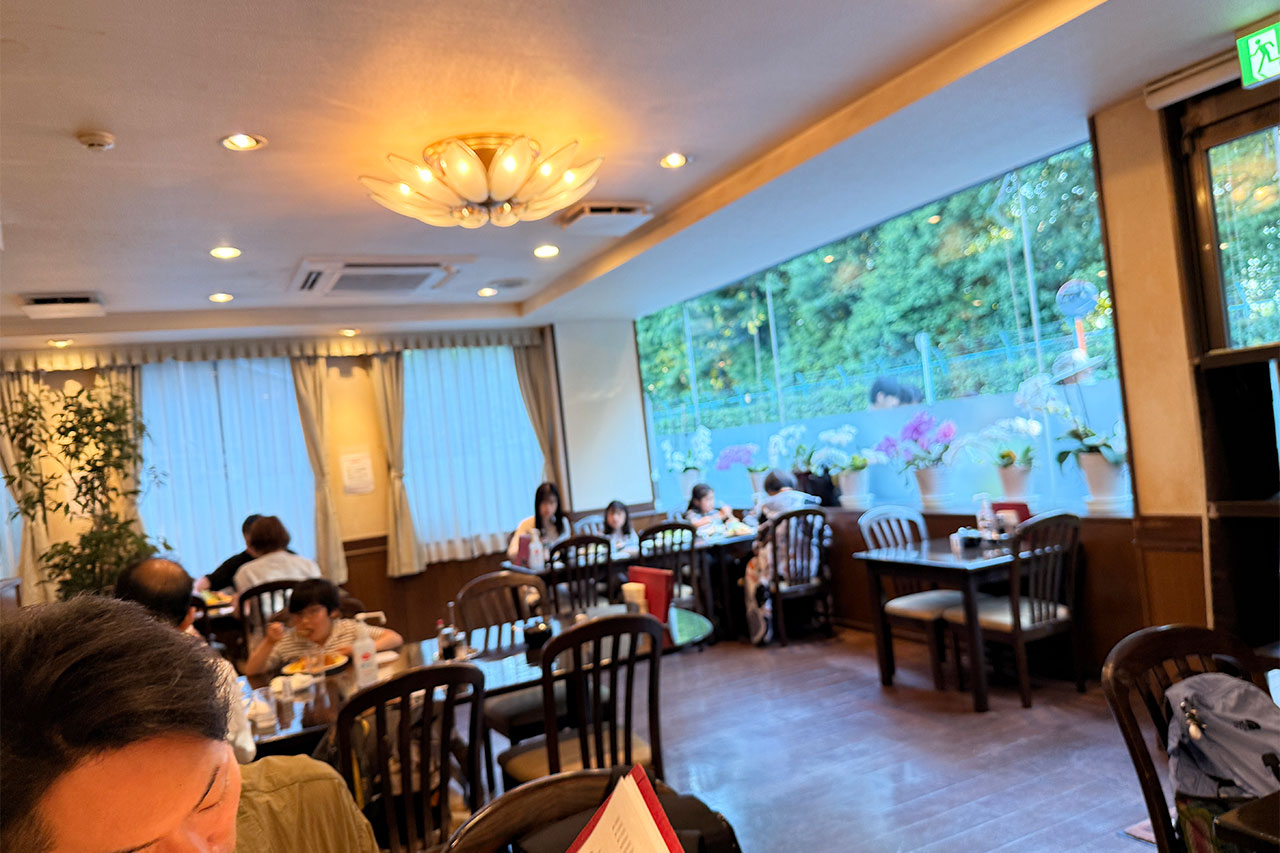 グリル小宝の店内の様子