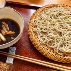 京都御苑の向かいにある蕎麦屋「花もも」の鴨南蛮そばが美味かった