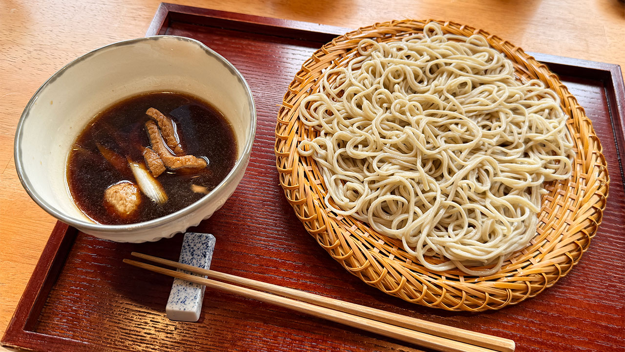 京都御苑の向かいにある蕎麦屋「花もも」の鴨南蛮そばが美味かった