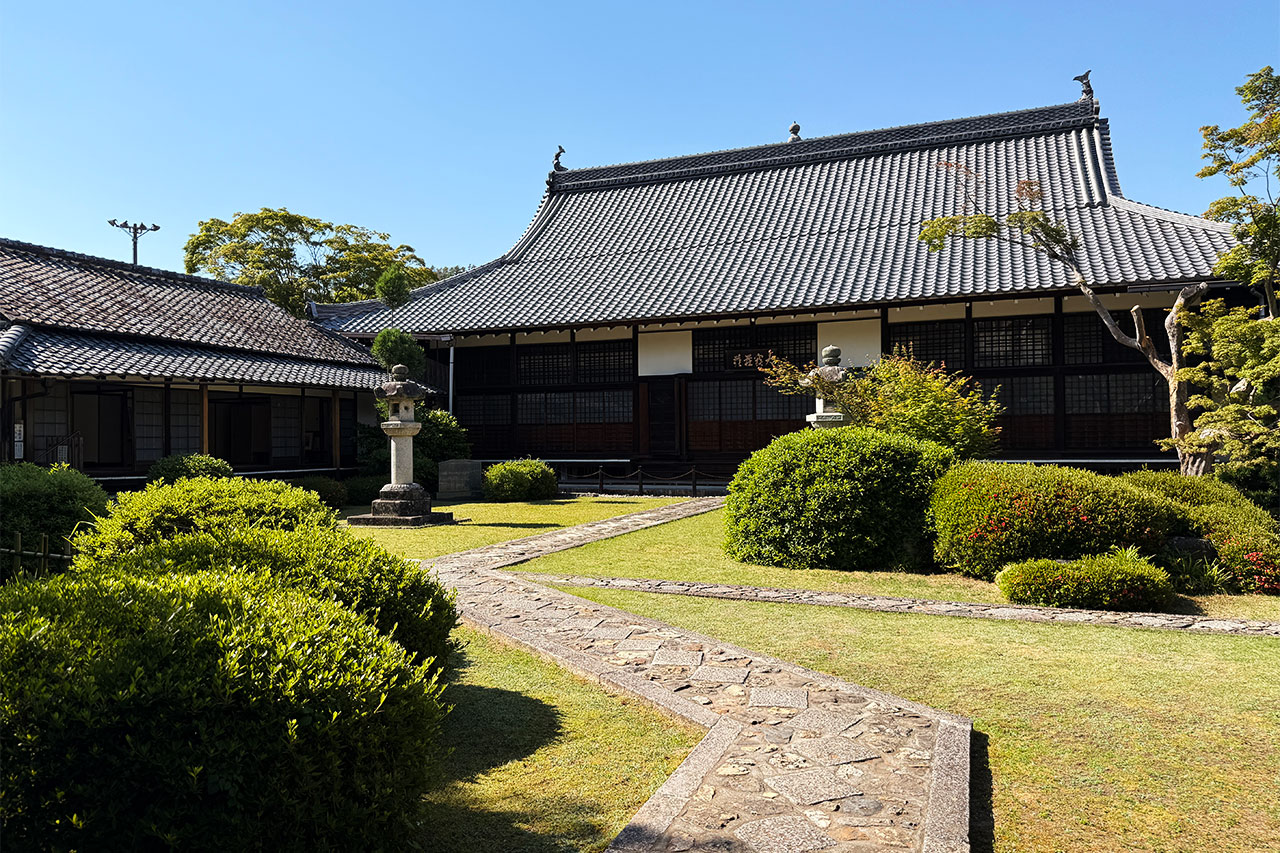 源光庵の本堂