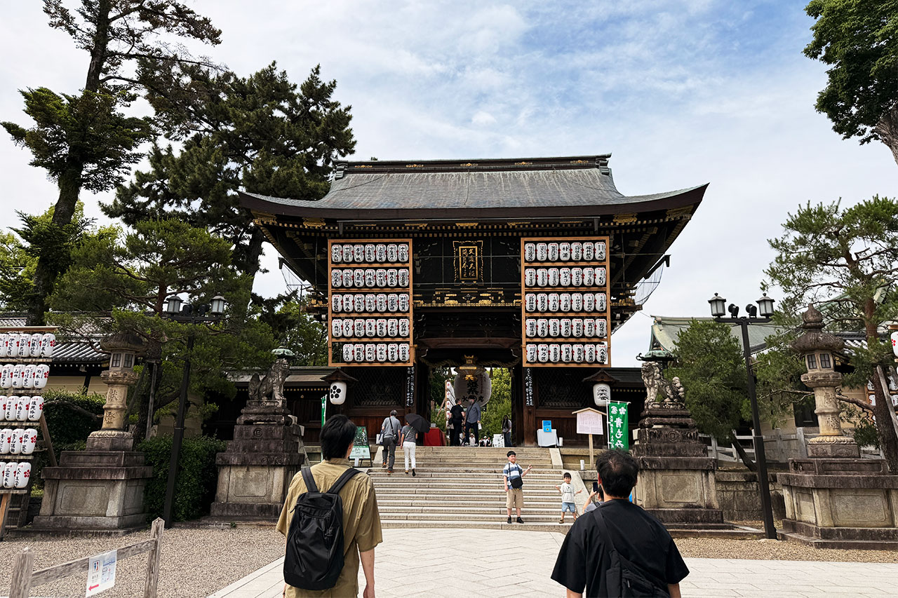 京都観光で訪れた北野天満宮の楼門