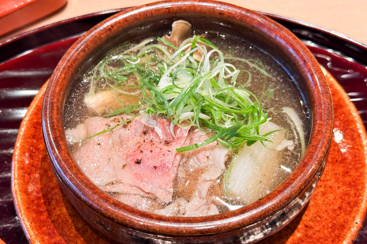 和牛・小蕪・舞茸を煮込んだ鍋