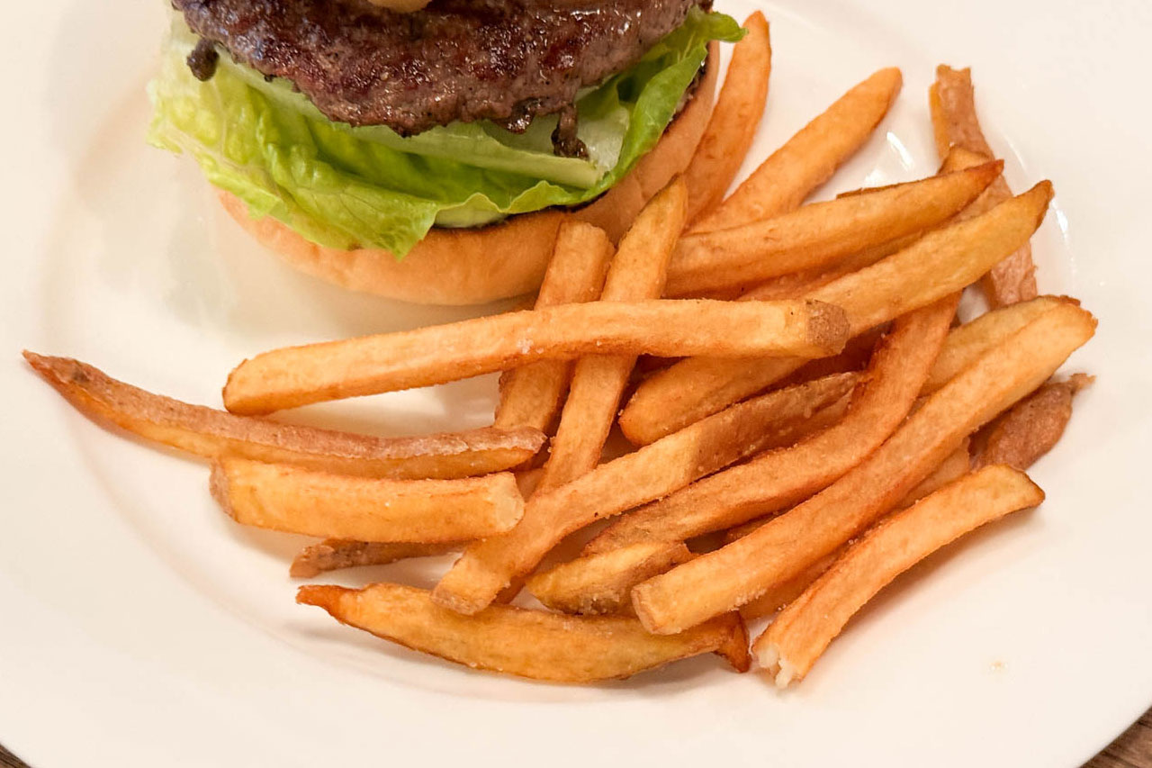APPLE BURGERの皮付きフライドポテト