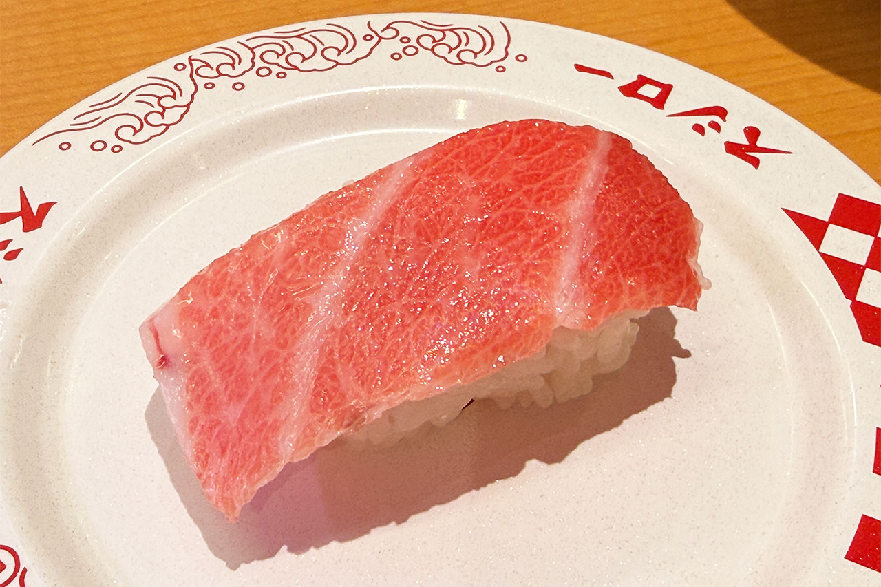 脂の筋が広がる本鮪大トロの握り
