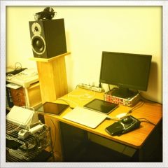 音源制作もデザインもやってる僕の机の周りを晒します #onyourdesk